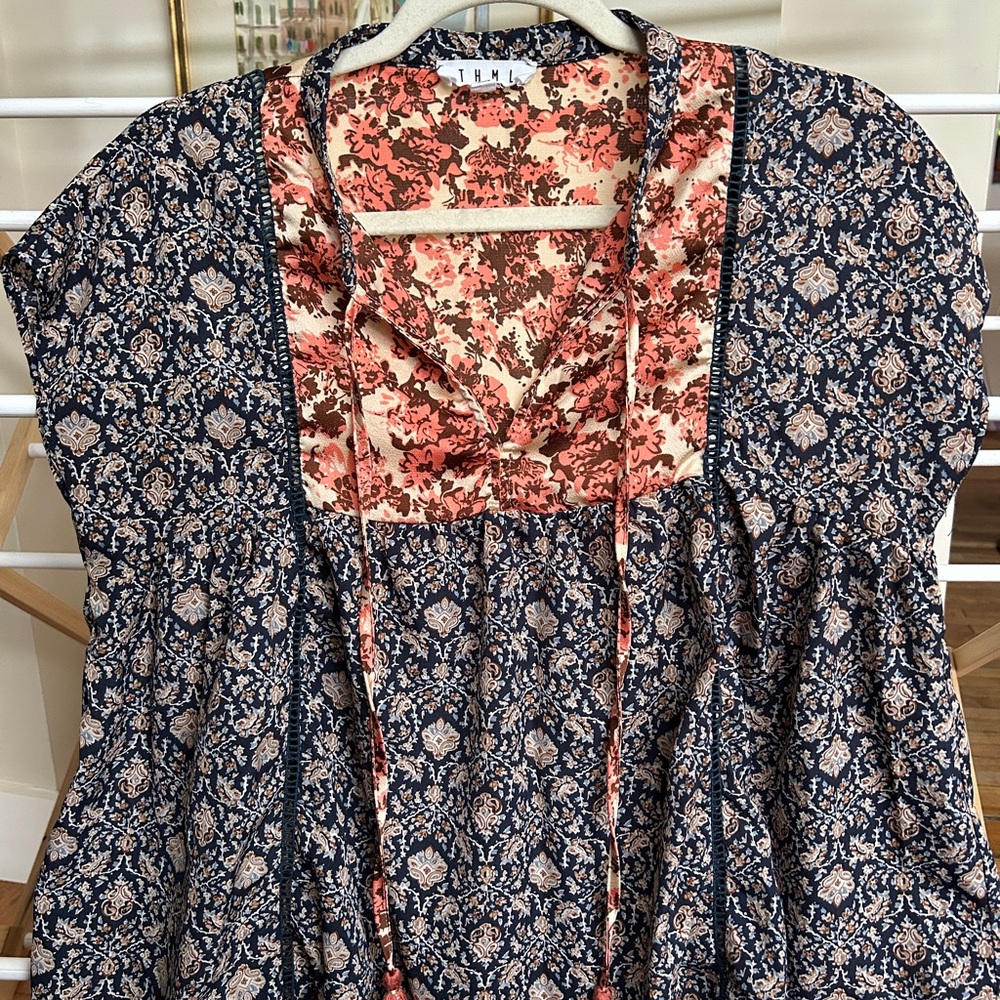 THML Coral and Navy Floral peasant Top Size XS
